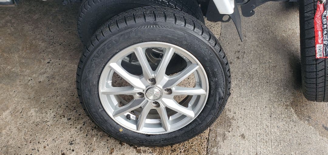 新品スタッドレストーヨーGIZ3新品バルブ　ホイールセット155/65R14①