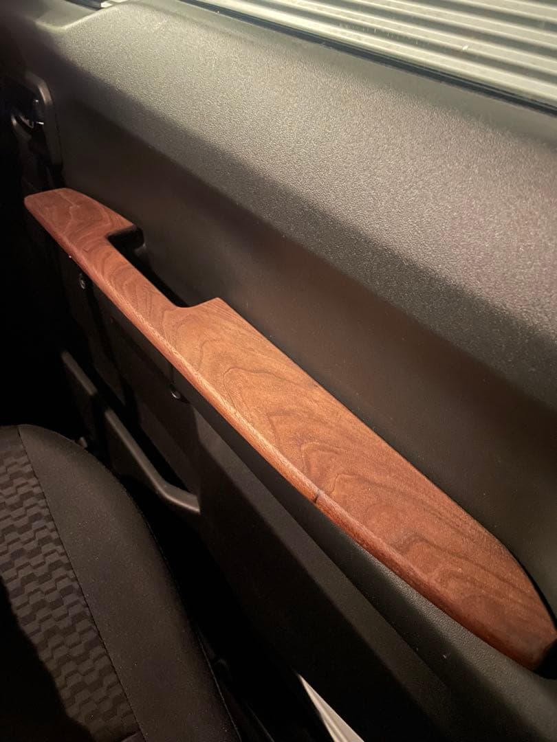 ジムニーJB64・74 ドアアームレスト極み ウォールナット製！　鈴木製作所