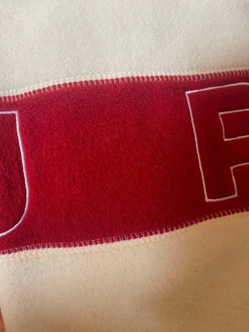 supreme マフラー