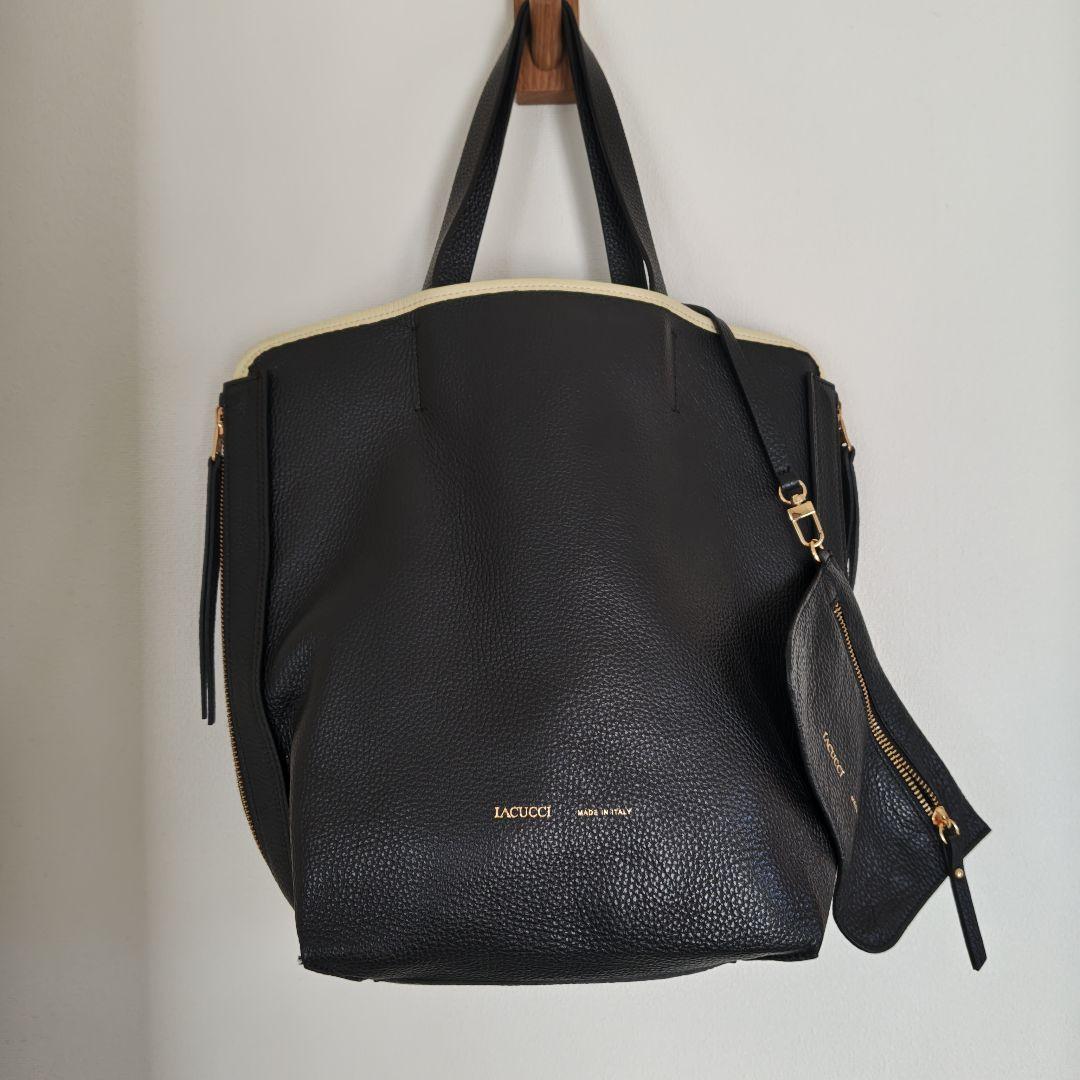 美品イアクッチトートバッグ　レザー　リバーシブル　 小型ポーチ付き