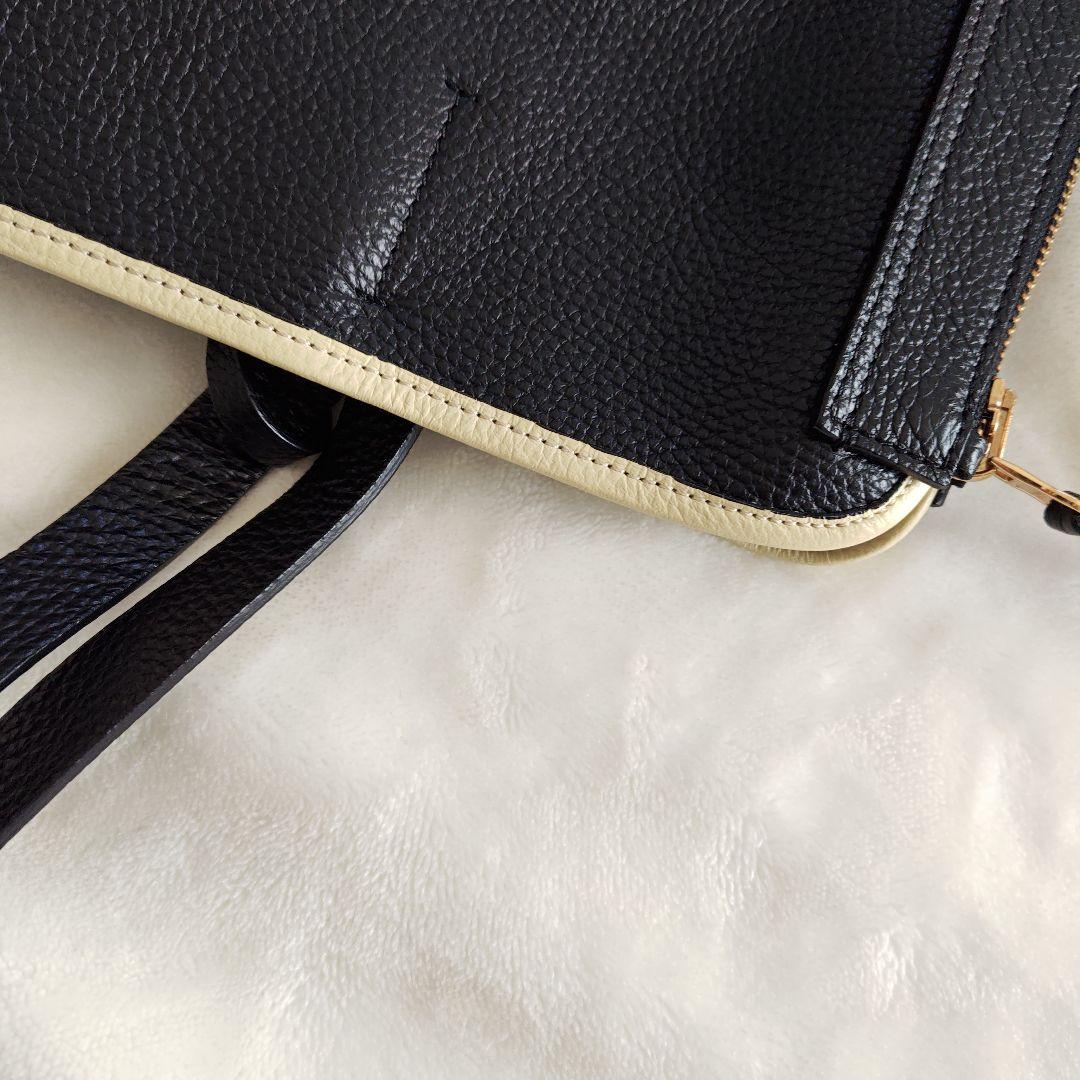 美品イアクッチトートバッグ　レザー　リバーシブル　 小型ポーチ付き