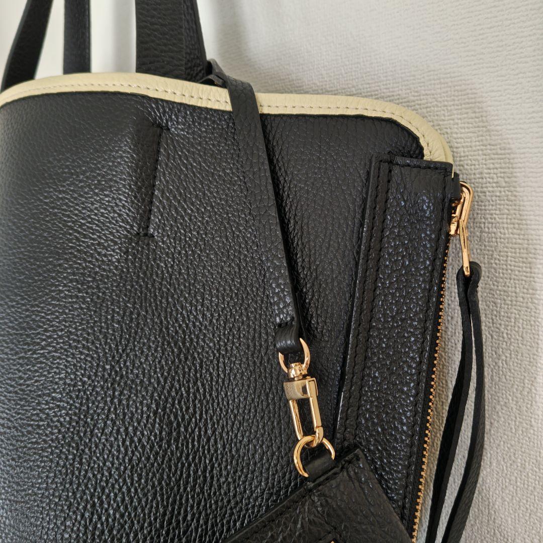 美品イアクッチトートバッグ　レザー　リバーシブル　 小型ポーチ付き