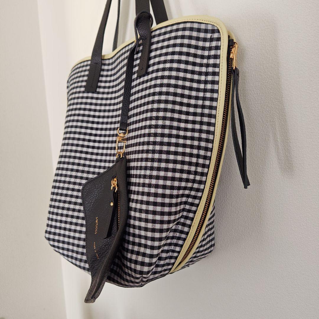 美品イアクッチトートバッグ　レザー　リバーシブル　 小型ポーチ付き