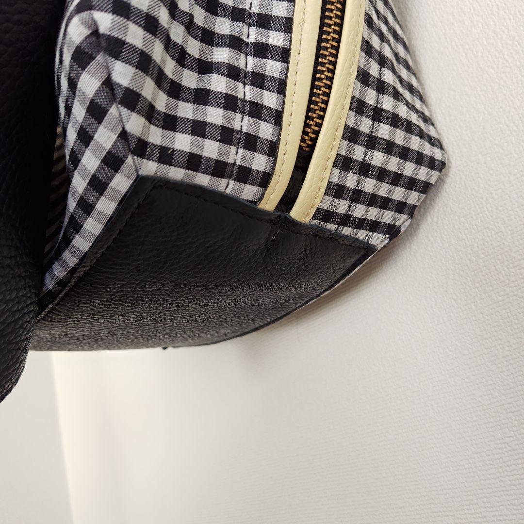 美品イアクッチトートバッグ　レザー　リバーシブル　 小型ポーチ付き