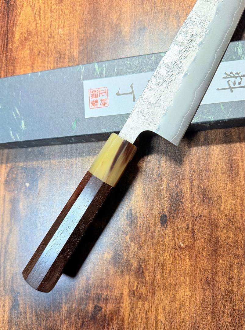 義弘作　牛刀　包丁　銀三鋼　梨地　6寸　山脇刃物製作所　紫檀水牛八角柄