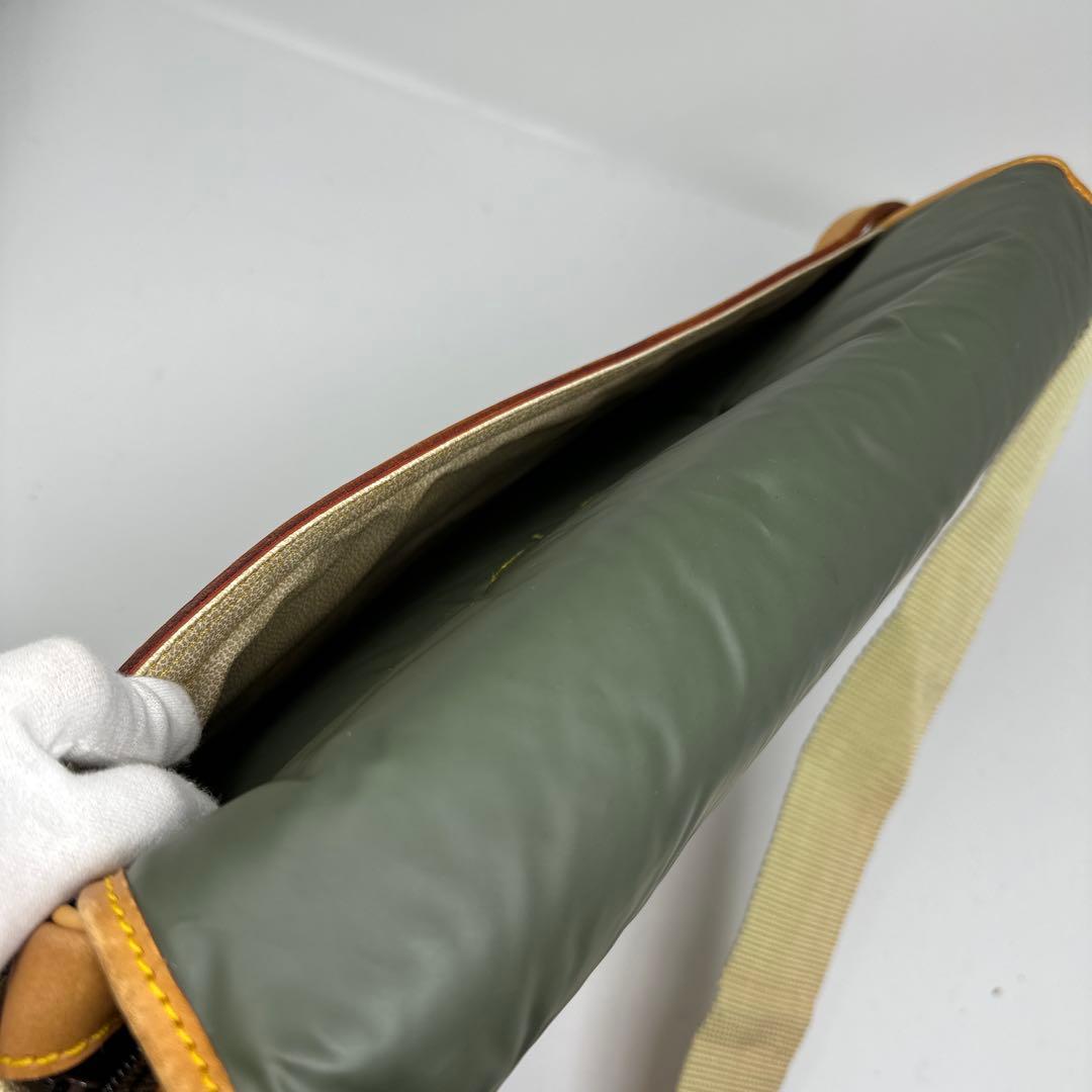 HUNTING WORLD メッセンジャーバッグ オリーブグリーン　N2-4