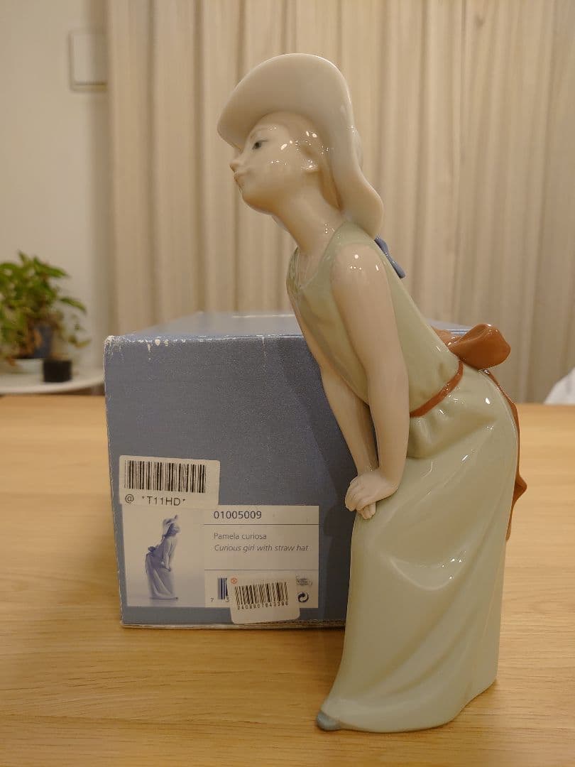 【極美品 無欠損】LLADRO リヤドロ 5009『鏡のまえで』(若草色の少女)