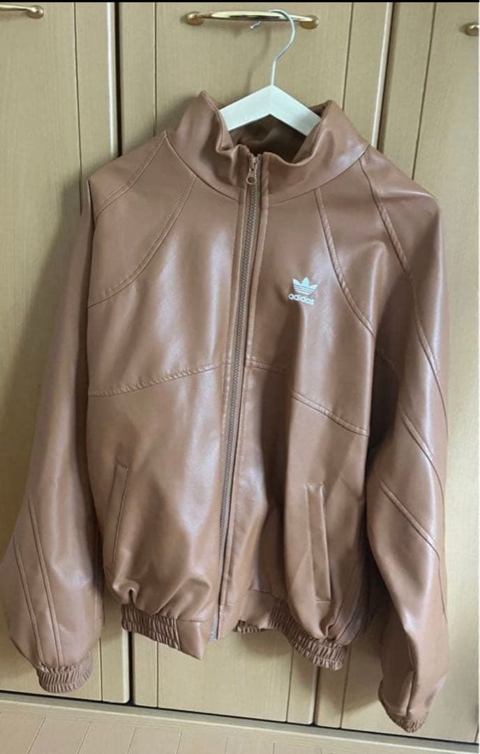 adidas レザージャケット