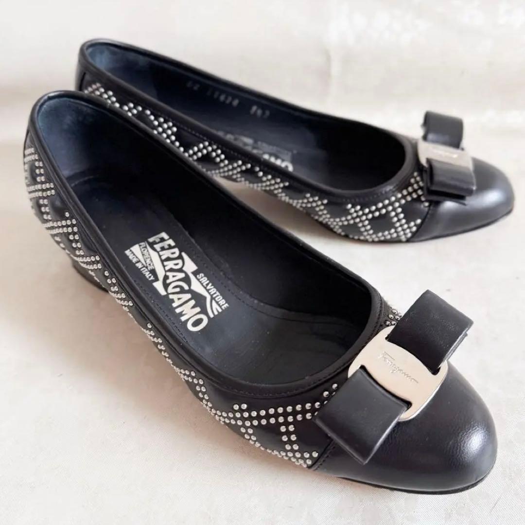 ✨美品✨サルヴァトーレ フェラガモ ヴァラリボン スタッズ パンプス ブラック
