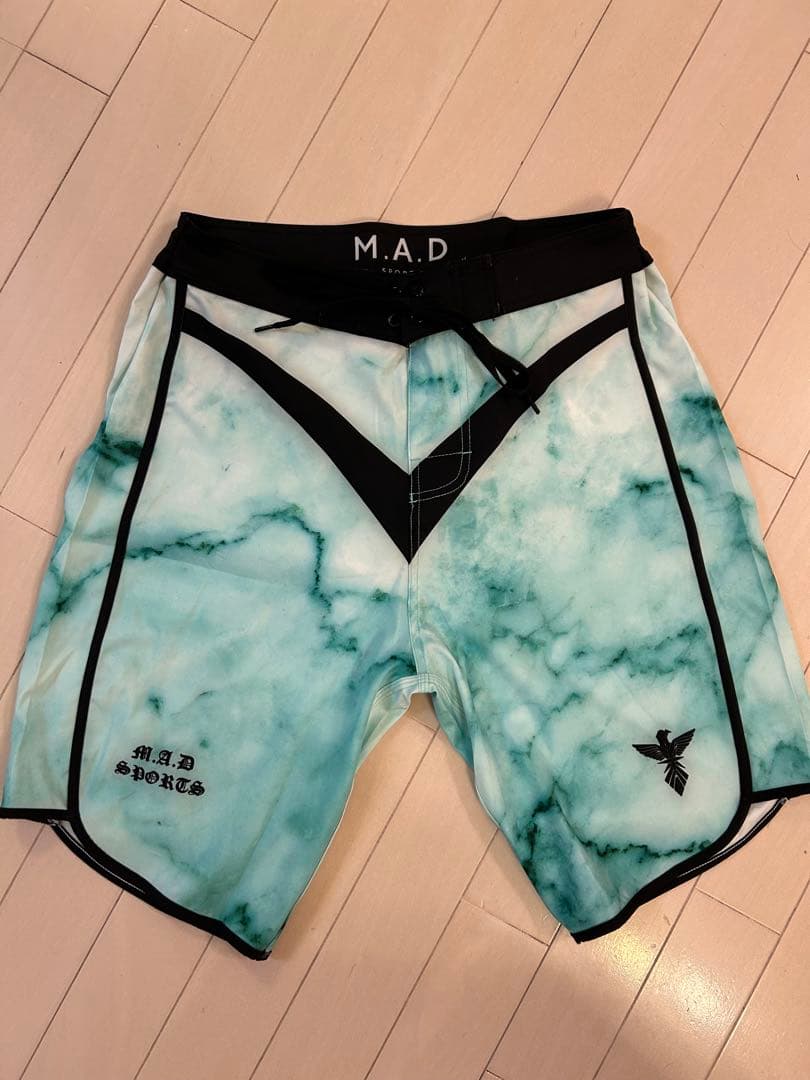 M.A.D SPORTS サーフパンツ32インチ　フィジーク