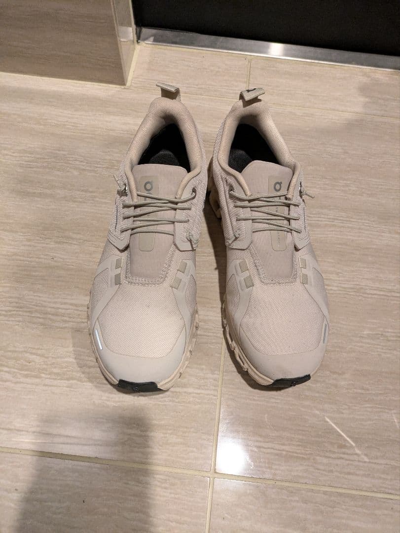 on クラウド6 スニーカー　白