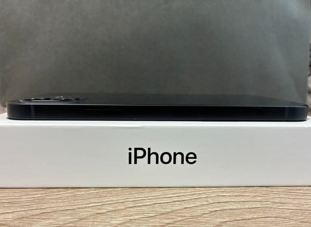 iPhone12 本体　64GB