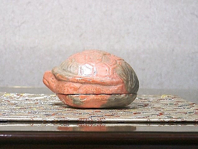 楽焼　常盤焼　栗田菊次郎 作　亀　香合　無傷　共箱　保証。