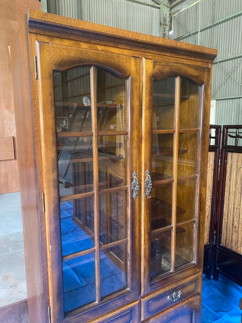 カリモク　コロニアル　食器棚　昭和レトロ　家具　キャビネット