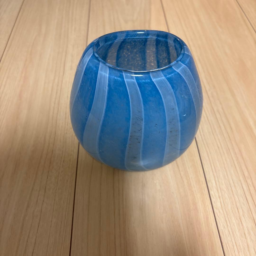 青と白のストライプガラス花瓶