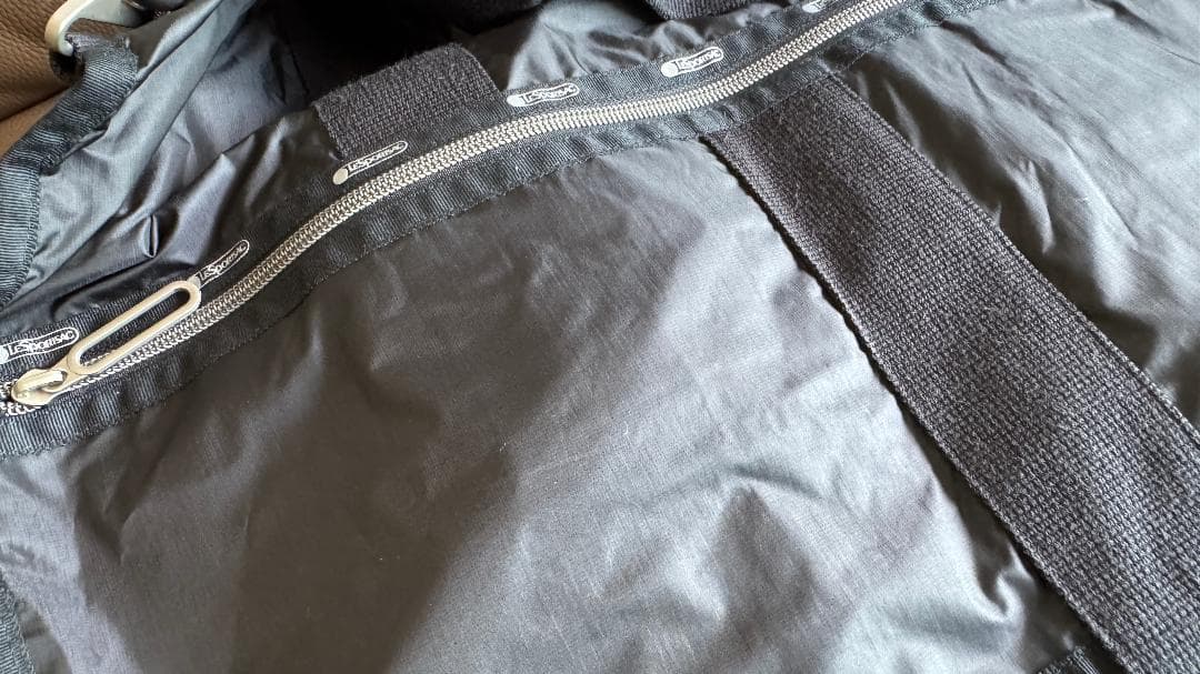 レスポートサック　ESSENTIAL MEDIUM DUFFLE　黒を安価で