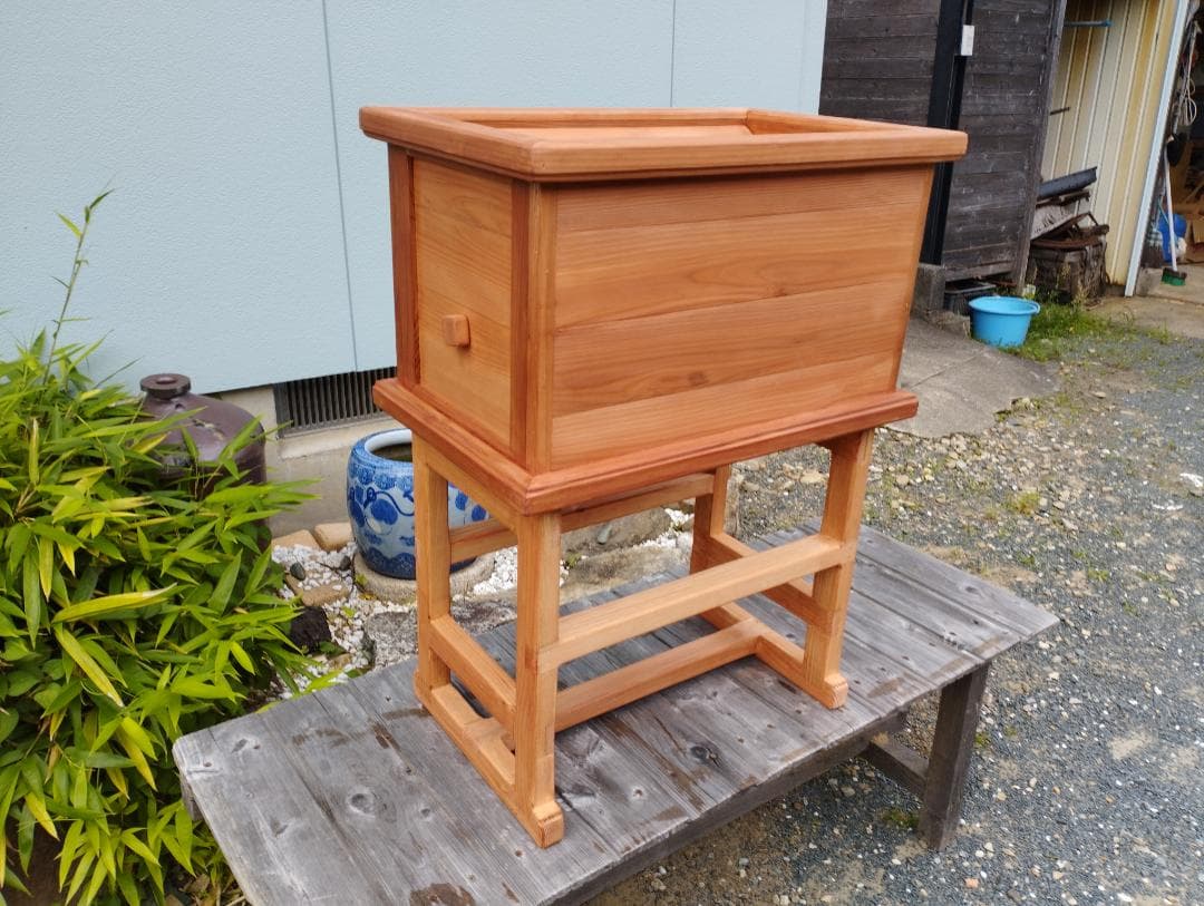 柿渋塗賽銭箱（台付）