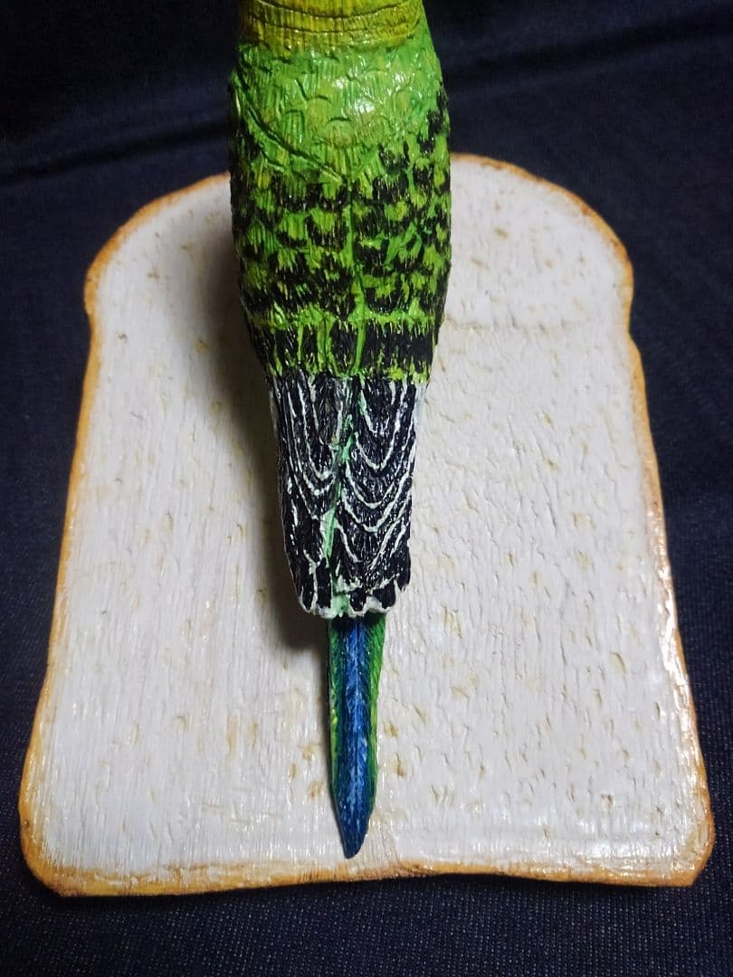 実物大 木彫りのセキセイインコ