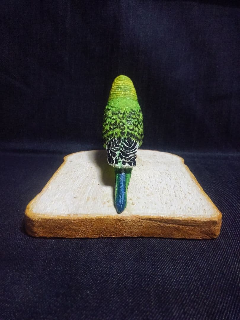 実物大 木彫りのセキセイインコ