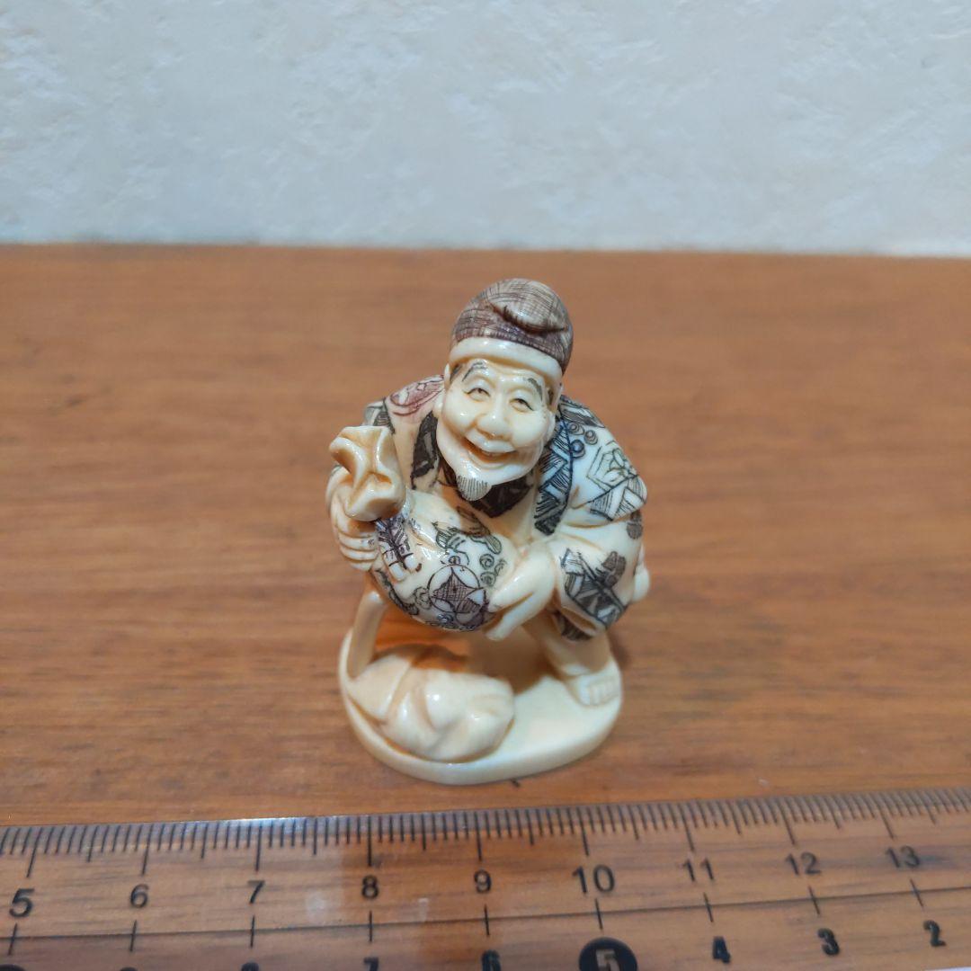 時代提物 人物根付 天然素材 在銘【宝探し】高5cm 重22ｇ縁起物 幸運の兆し