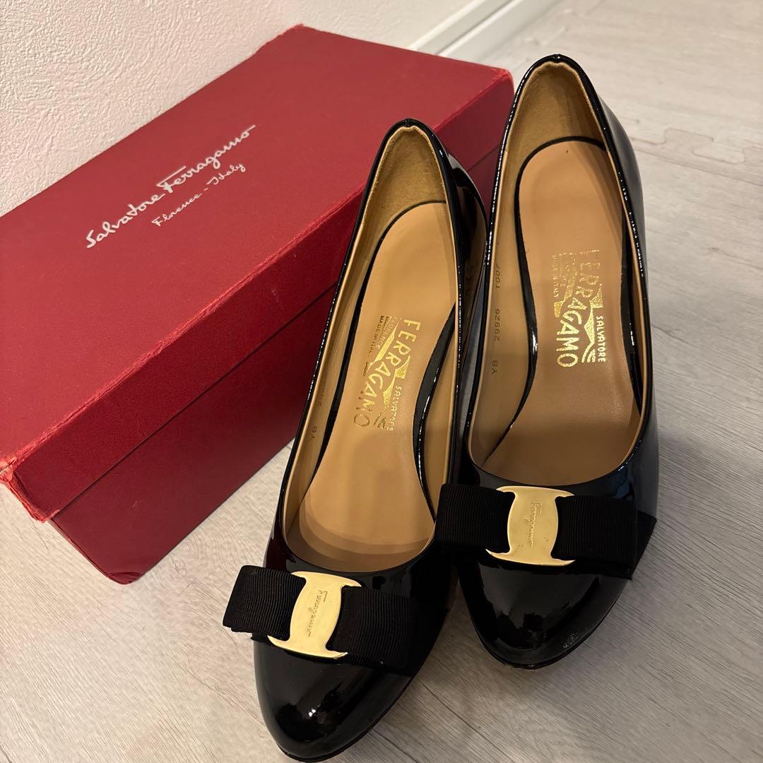 【Salvatore Ferragamo】ブラックパンプス
