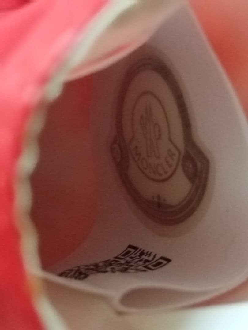 MONCLER ケース レッド　非売品