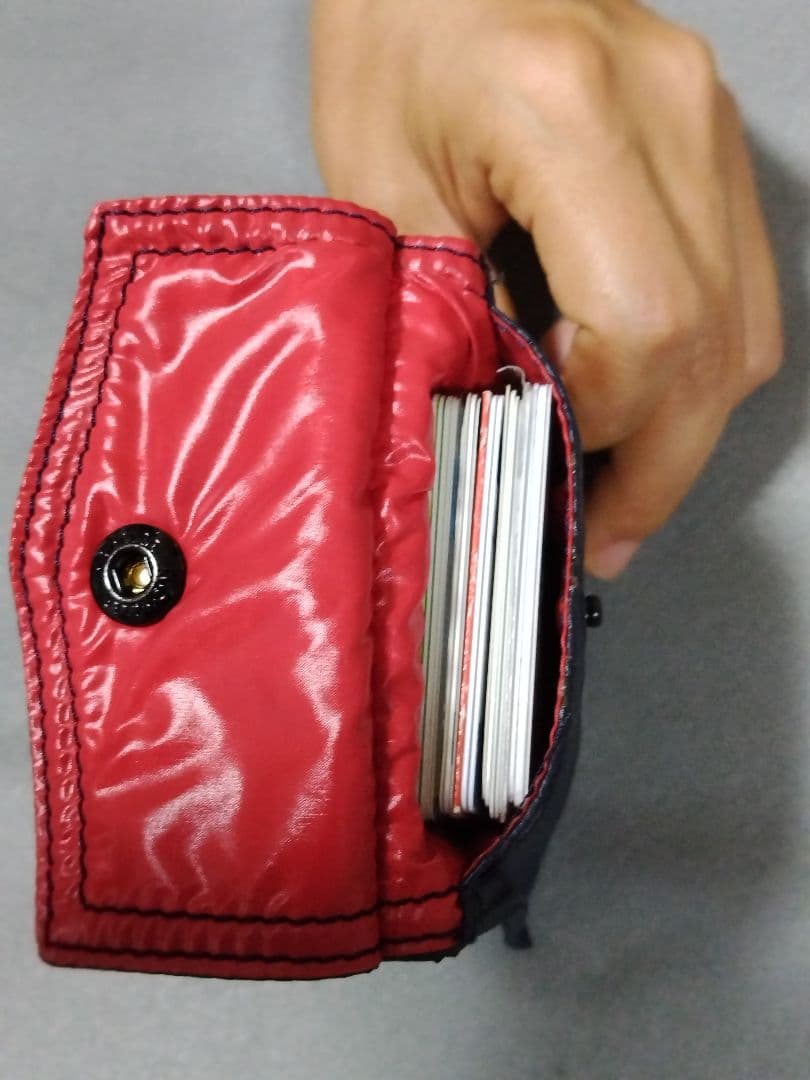 MONCLER ケース レッド　非売品