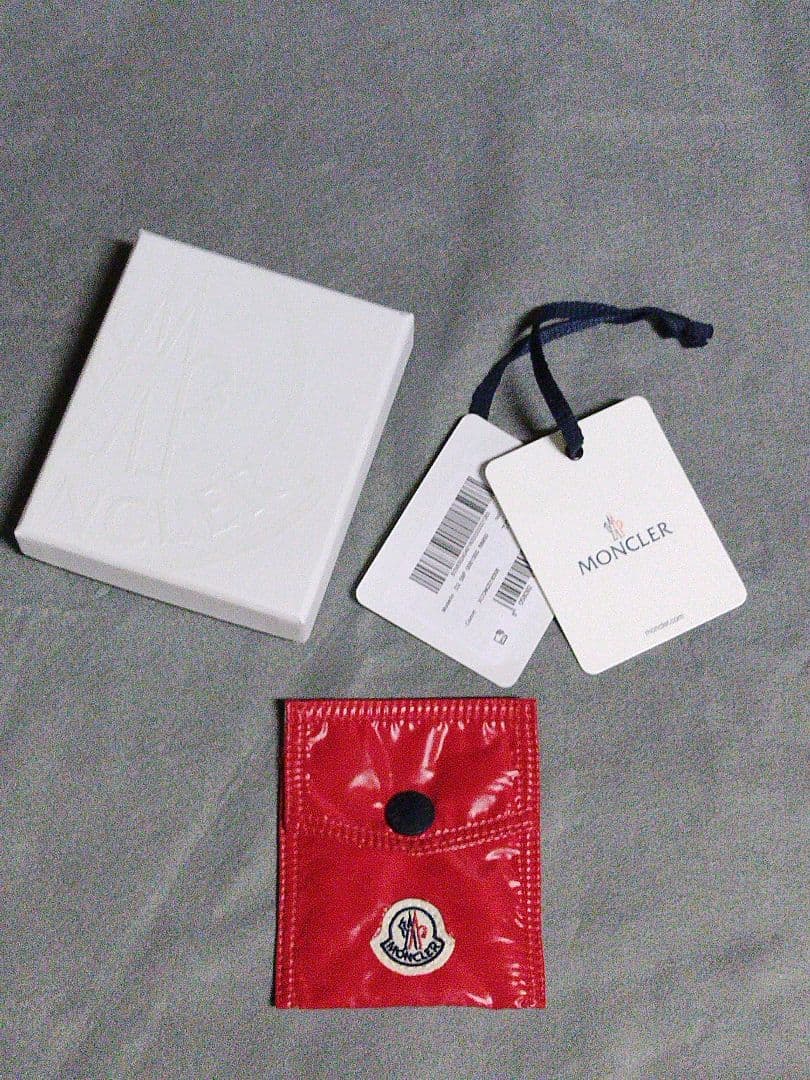MONCLER ケース レッド　非売品