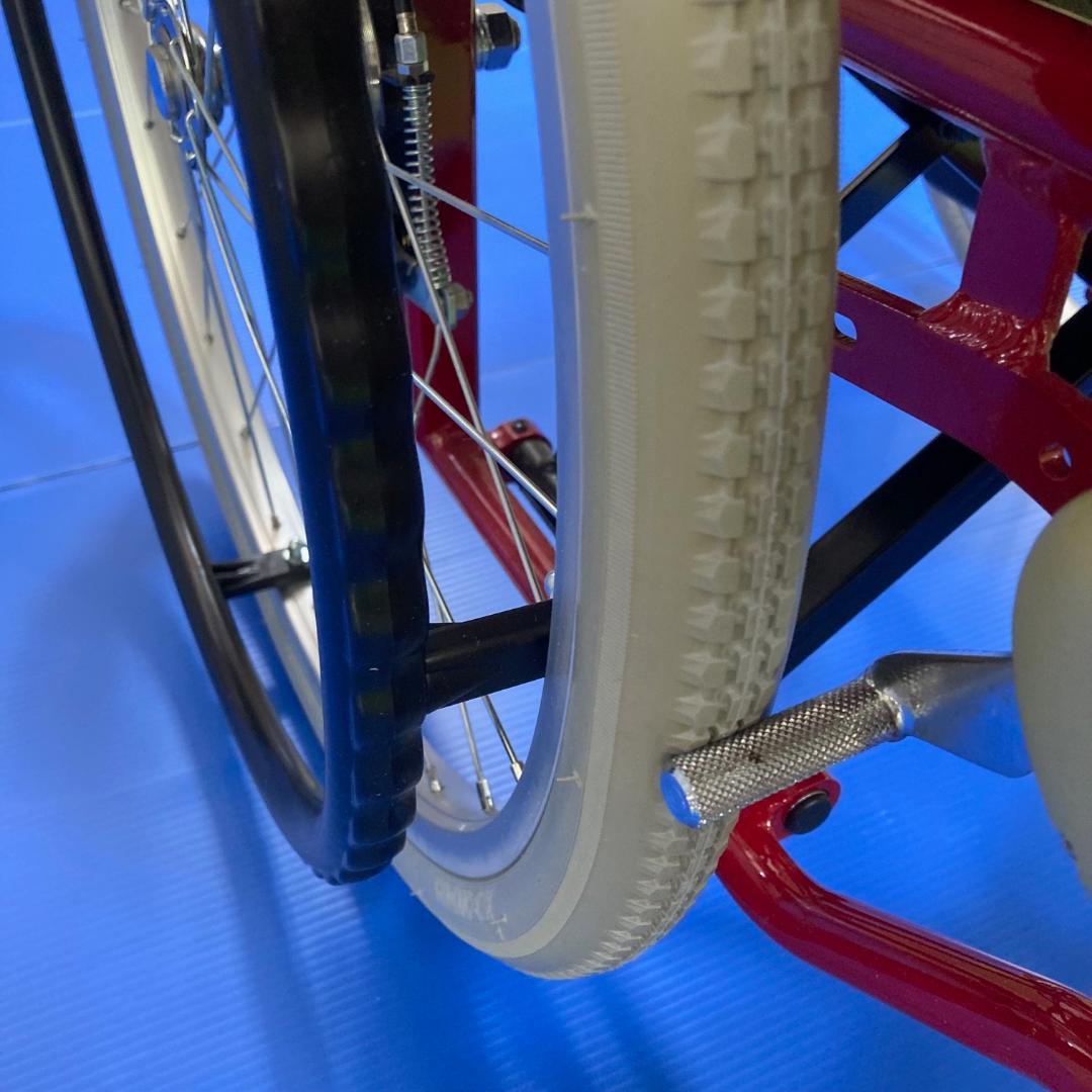 【未使用品】 カワムラサイクル 自走式 折りたたみ 車椅子 アルミ製　赤チェック