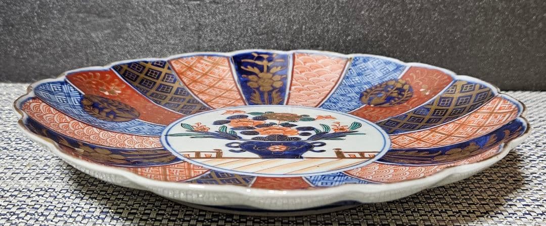 【最上作品❗️】幕末～明治　古伊万里　金襴手　鉢花の図　18輪花縁　鎬造　染錦皿