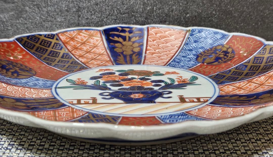 【最上作品❗️】幕末～明治　古伊万里　金襴手　鉢花の図　18輪花縁　鎬造　染錦皿