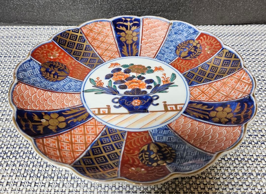 【最上作品❗️】幕末～明治　古伊万里　金襴手　鉢花の図　18輪花縁　鎬造　染錦皿