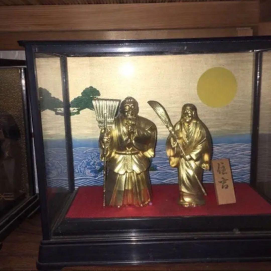 豪華な置物