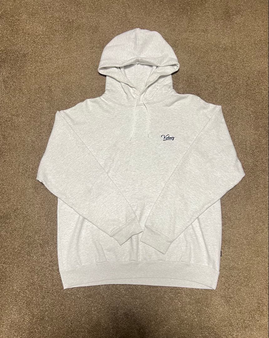 Keboz ケボズ パーカー ホワイトグレー 刺繍ロゴ バックロゴ 1986