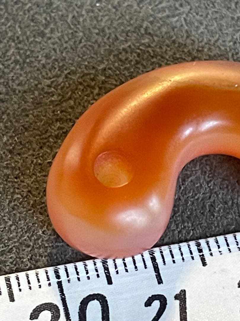 古墳時代中期　赤瑪瑙製勾玉