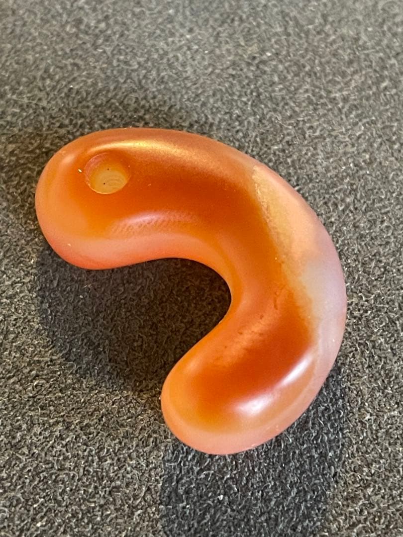 古墳時代中期　赤瑪瑙製勾玉