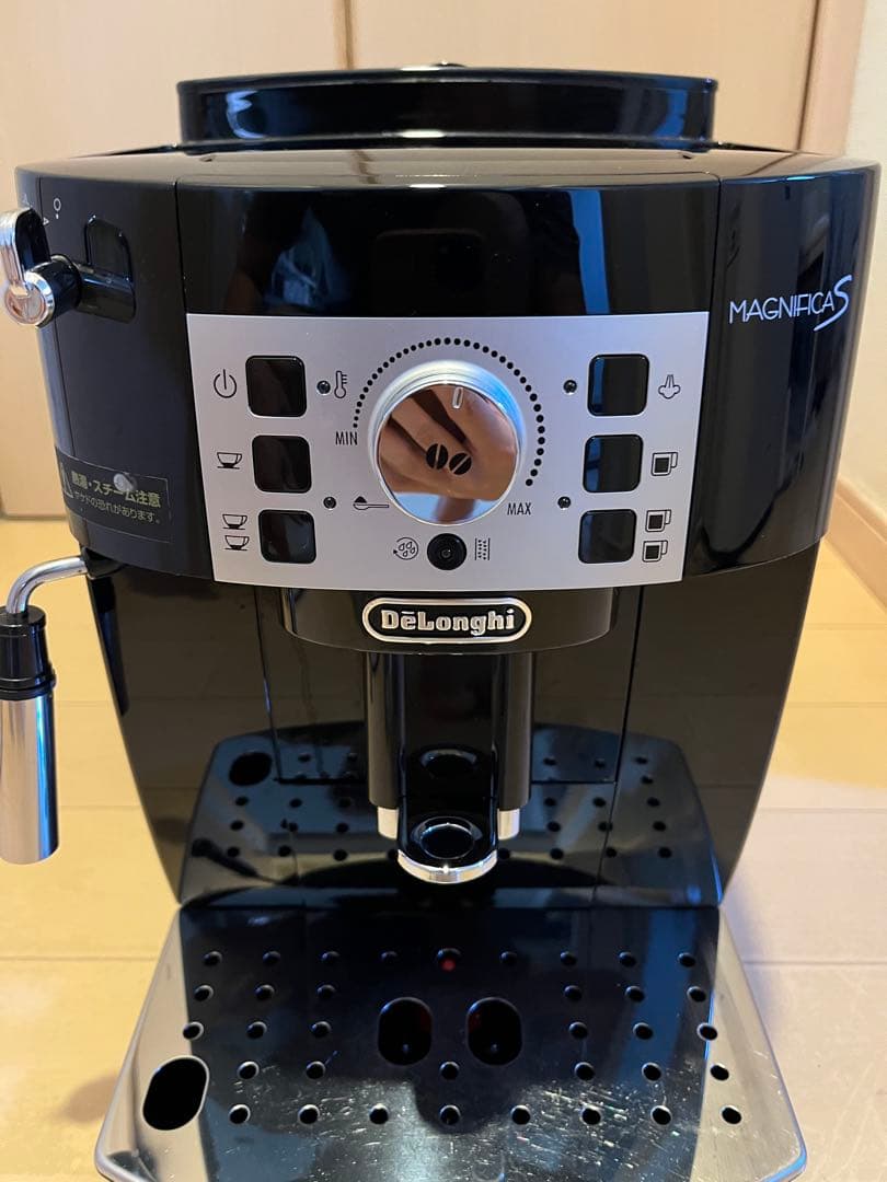 デロンギ　Sブラック コーヒーメーカー　ECAM22112B