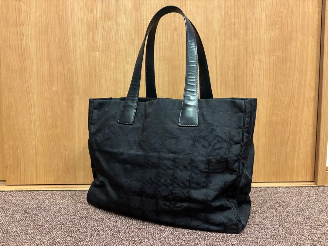 CHANEL シャネル　ニュートラベルライントートMM ブラック2