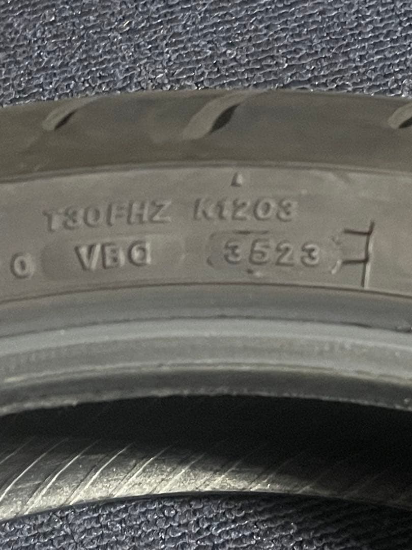 ブリヂストンBATTLAX T30F 120/70ZR17