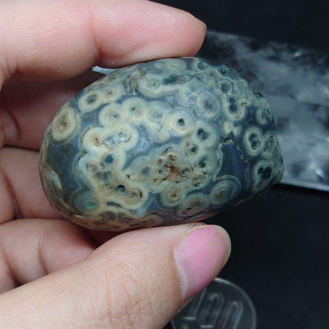 モンゴルゴビ瑪瑙 眼石 原石 目たくさん 半透明 置物 握り石 ゴビ瑪瑙 ゴビ石