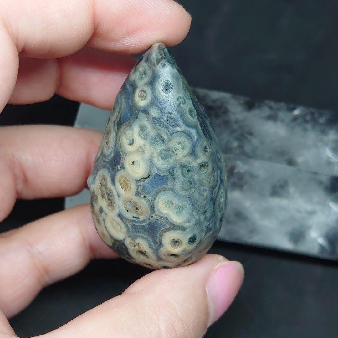 モンゴルゴビ瑪瑙 眼石 原石 目たくさん 半透明 置物 握り石 ゴビ瑪瑙 ゴビ石