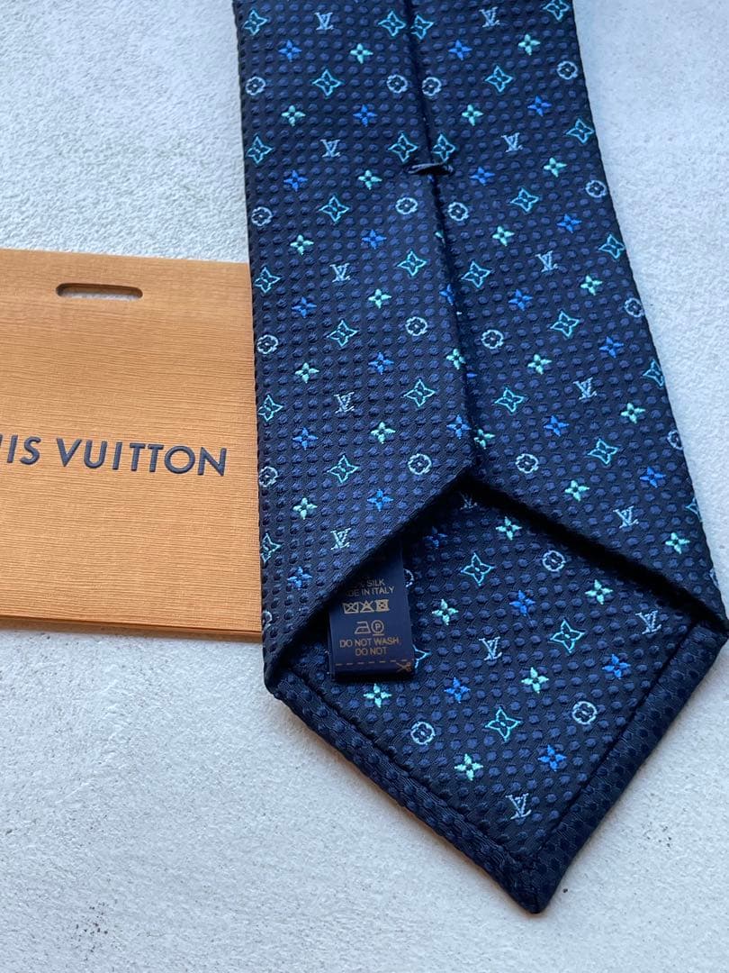 【新品未使用】LOUIS VUITTON ネクタイ ネイビー　成人式向け