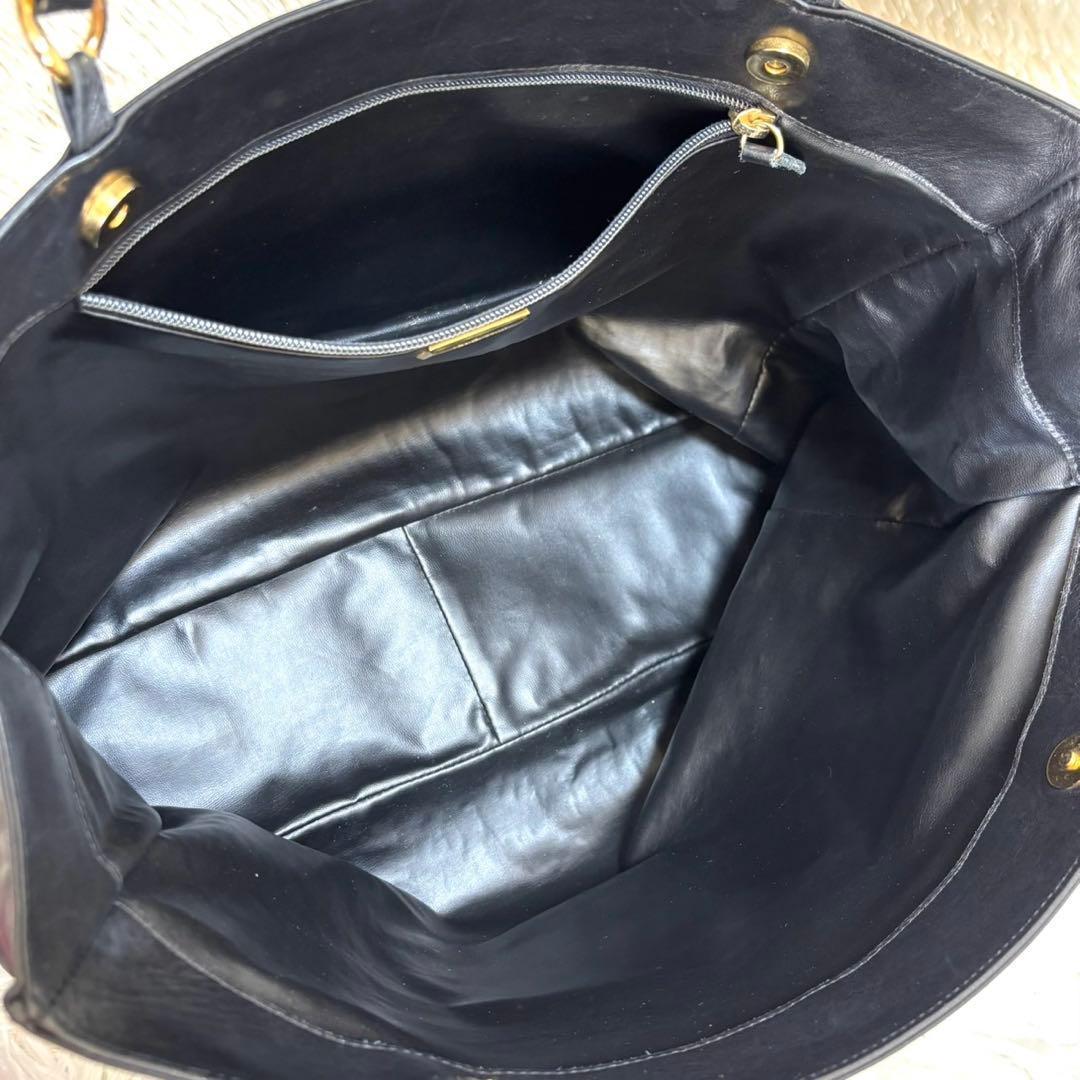 【極美品】ヴァレンティノガラヴァーニ　Vロゴ チェーン トートバッグ　黒