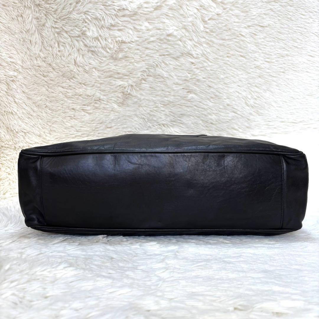 【極美品】ヴァレンティノガラヴァーニ　Vロゴ チェーン トートバッグ　黒