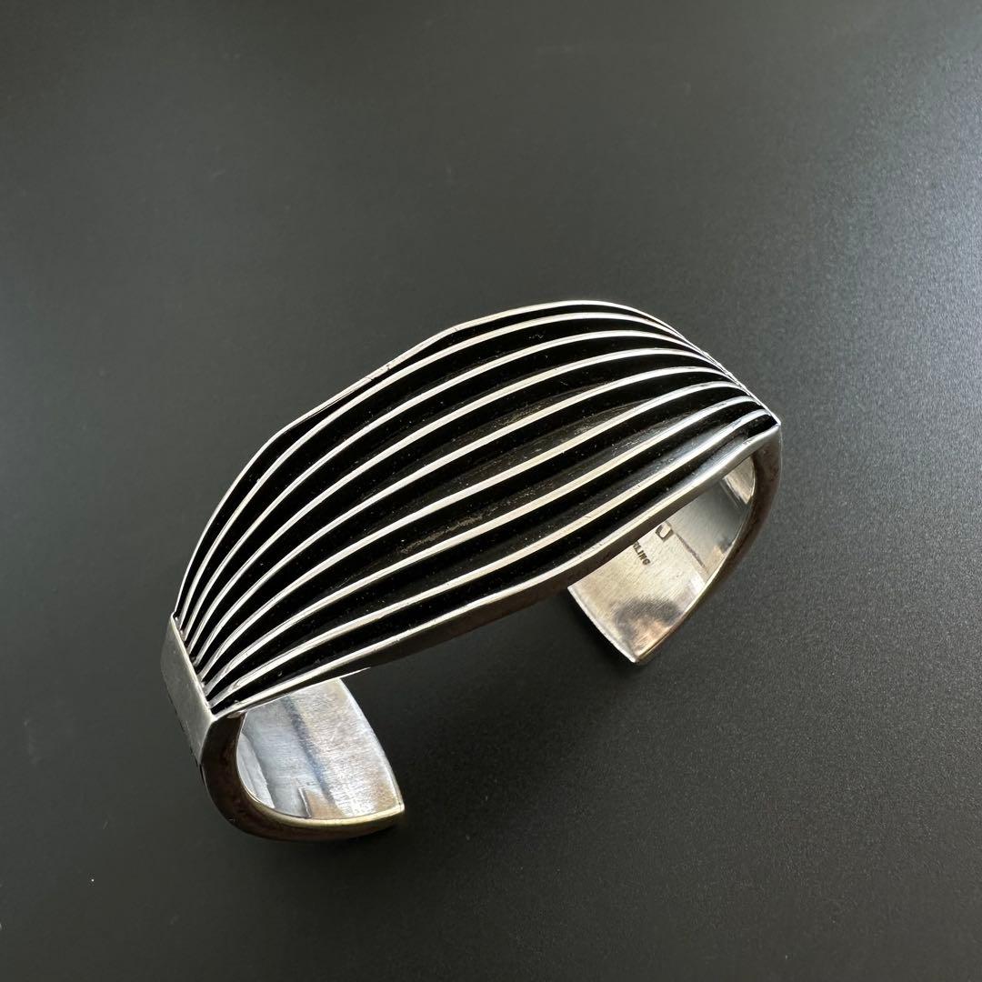 Navajo FRANCIS JONES ラウンドシェイブ バングル