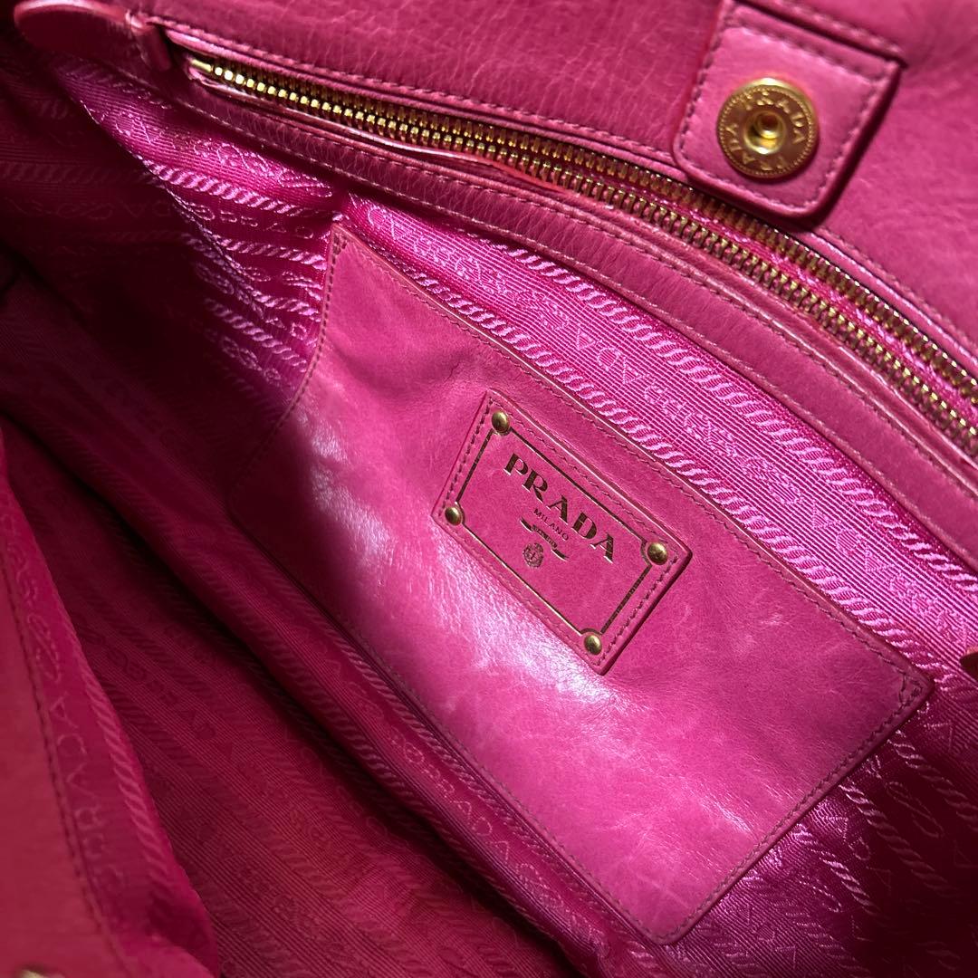 プラダPRADA ピンク レザートートバッグ斜め掛け紐付き
