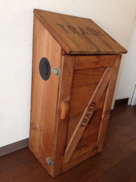 雰囲気のある『TRASH』木製のゴミ箱　ダストボックス