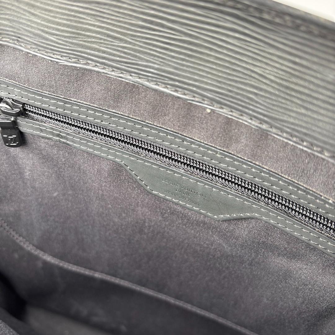 極美品 ルイヴィトン エピ トートバッグ サックプラ M59082 メンズ 黒