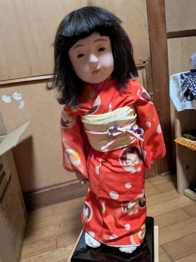 多きな人形