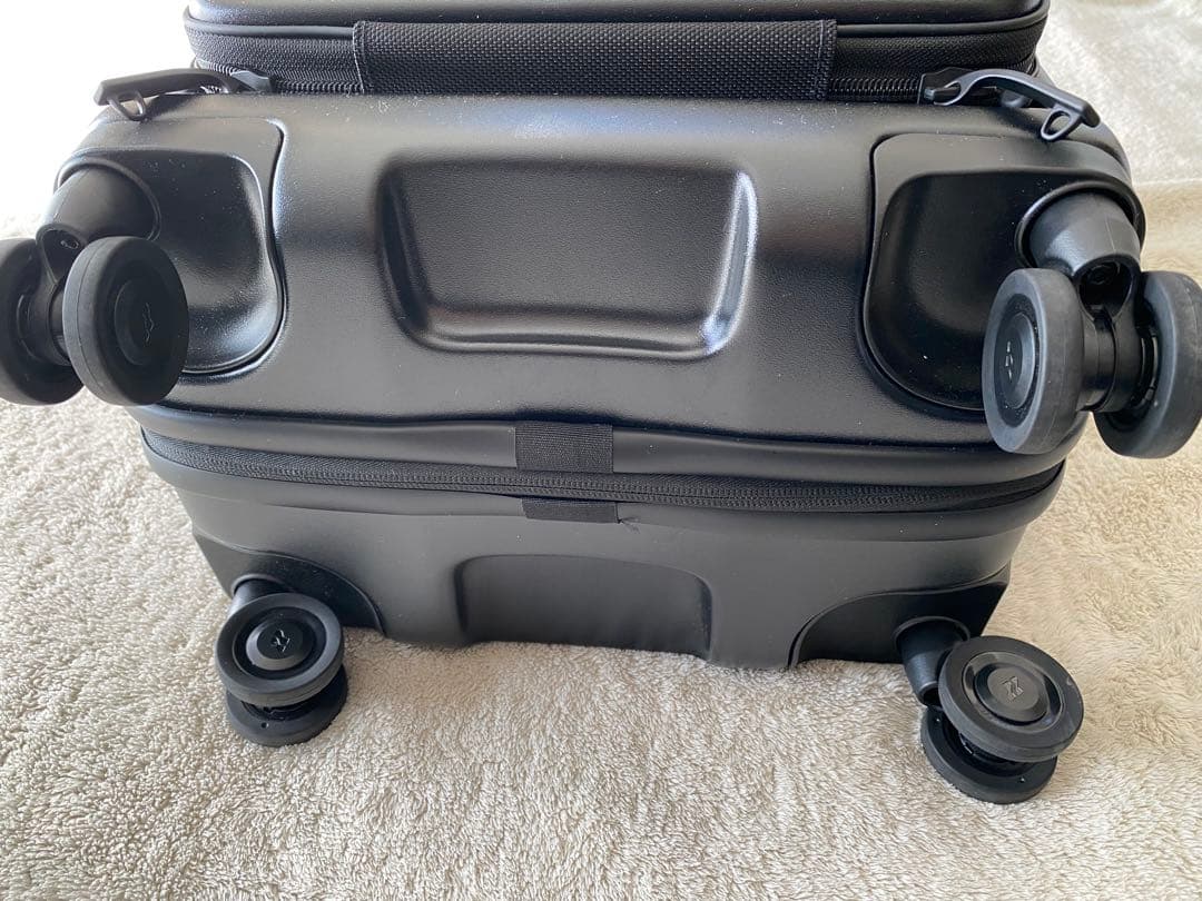 【極美品】LOJEL CUBO Small キャリーケース　ブラック